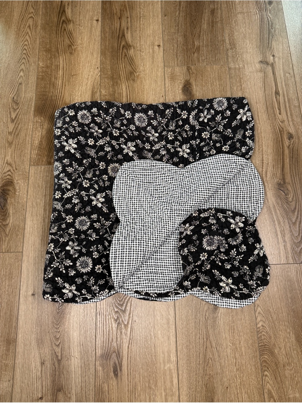 Reversible Black Floral Gingham Quilted Throw Blanket Cottage Farmhouse - Picture 2 of 7